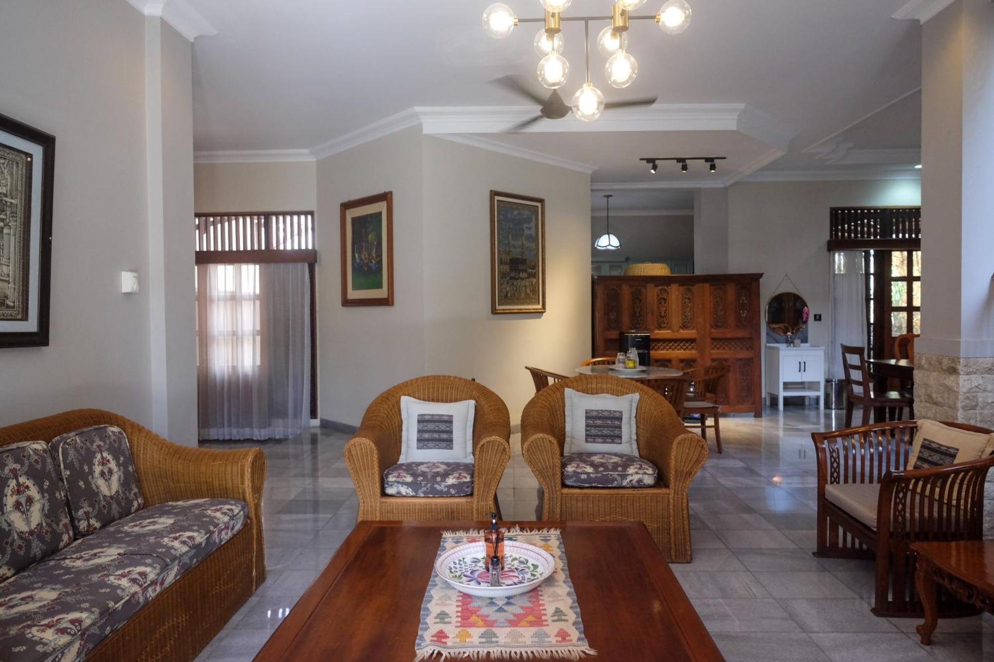 Sareh Villa By The Lavana Semarang Exterior foto